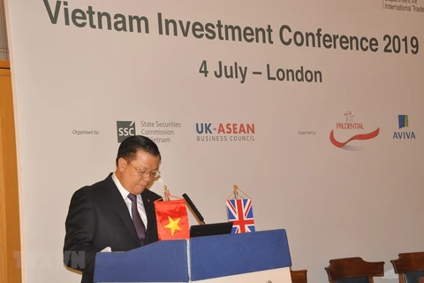 Muestran inversores británicos interés en sector financiero de Vietnam