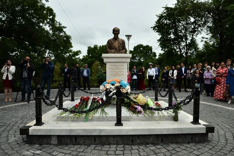 Presentan en ciudad rusa monumento del Presidente Ho Chi Minh 