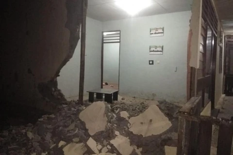 Reportan al menos un muerto tras fuerte sismo en Indonesia 