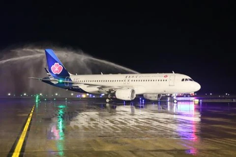 Abren nueva ruta aérea entre localidades vietnamita y china