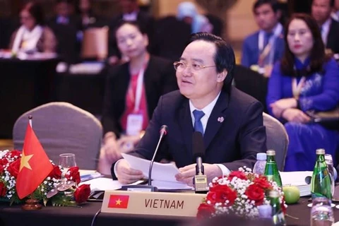 Vietnam da importancia a enseñanza de lenguas extranjeras 