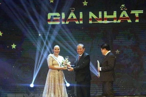 Gana cantante malasia concurso regional en Vietnam