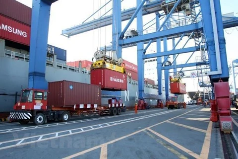 Cuatro sectores exportables de Vietnam ingresan más de 10 mil millones de dólares
