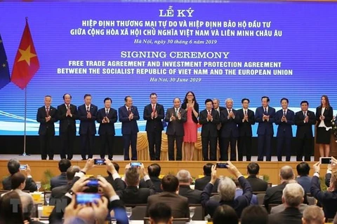 Incrementarán inversiones en Vietnam tras firma de tratados comerciales con la UE