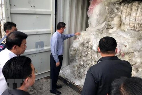 Impide Camboya importaciones ilegales de desechos plásticos