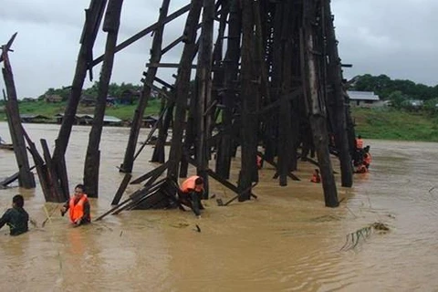 Tailandia: puente de madera más largo al borde del colapso por lluvias