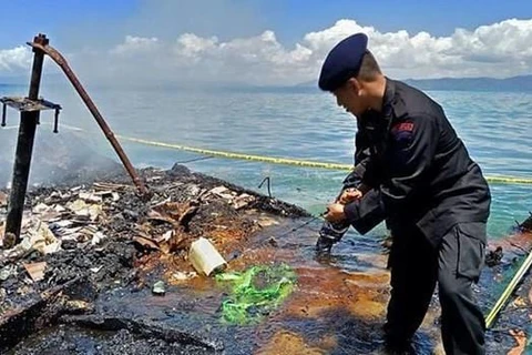 Provocan incendio de barco en Indonesia siete muertos y cuatro desaparecidos 