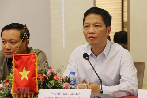Vietnam y Laos robustecen colaboración en desarrollo industrial