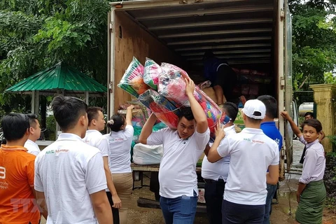Comunidad vietnamita presta asistencia a afectados por inundaciones en Myanmar