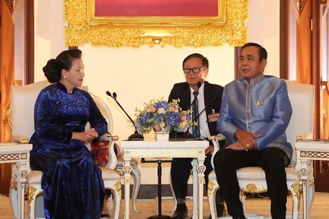 Presidenta legislativa de Vietnam se reúne con el primer ministro tailandés