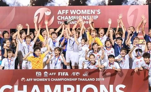 Felicita primer ministro vietnamita a selección femenina de fútbol por ganar campeonato sudesteasiático