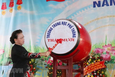 Exhorta presidenta del Parlamento de Vietnam a renovar la educación 