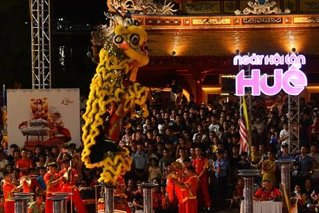  Clausuran Festival Internacional de Danzas del León en Vietnam
