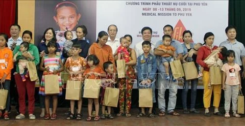 Realizan en Vietnam cirugías gratuitas a más de 200 niños con deformaciones faciales