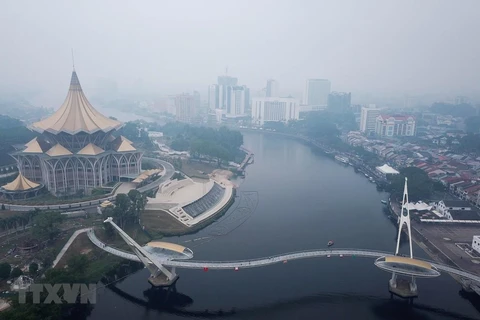 Suministran en Malasia máscaras a pobladores en áreas afectadas por incendios forestales de Indonesia