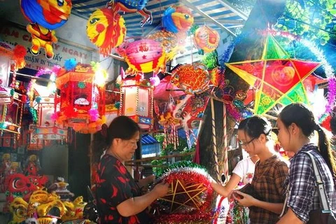 Juguetes tradicionales abarrotan mercados en Hanoi en ocasión de Fiesta del Medio Otoño