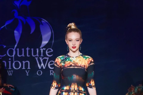 Presentan túnica tradicional de Vietnam en Nueva York 