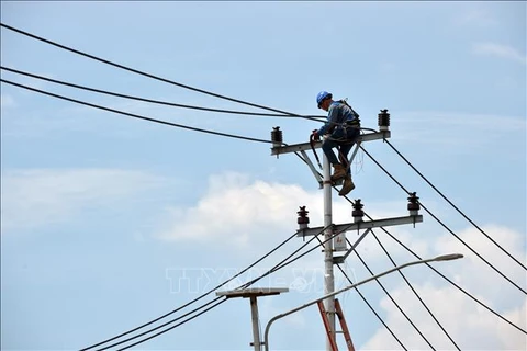 Proyecta Indonesia concluir electrificación completa en 2020