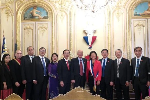 Realiza delegación legislativa de Ciudad Ho Chi Minh una visita de trabajo a Francia