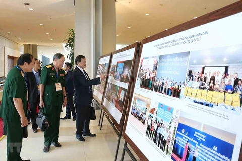 Exhiben fotos en saludo al XI Congreso del Frente de la Patria de Vietnam 