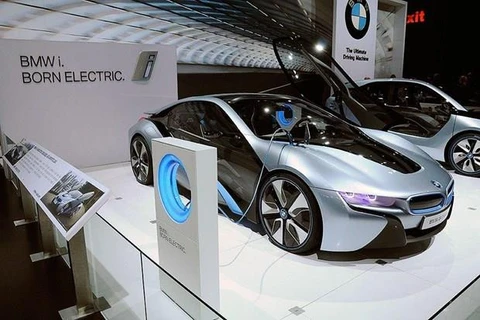 Propone Indonesia a Corea del Sur inversiones en industria de baterías para autos eléctricos