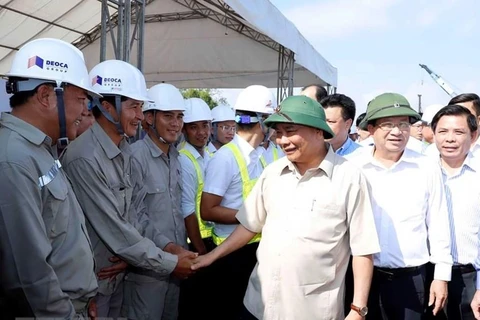 Supervisa primer ministro vietnamita construcción de autopista Trung Luong - My Thuan 