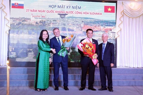 Robustecen amistad entre Vietnam y Eslovaquia