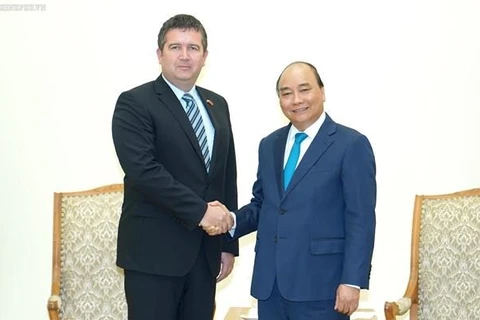 El Primer Ministro de Vietnam, Nguyen Xuan Phuc, y el viceprimer ministro y titular del Interior de la República Checa, Jan Hamacek