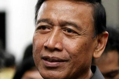 Acuchilla presunto terrorista al ministro de Seguridad de Indonesia 