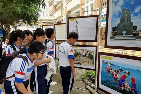 Inauguran en Long An exhibición digital sobre soberanía vietnamita sobre Hoang Sa y Truong Sa