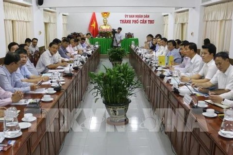 Exhortan a ciudad vietnamita a abrir más vuelos internacionales para atraer inversiones 