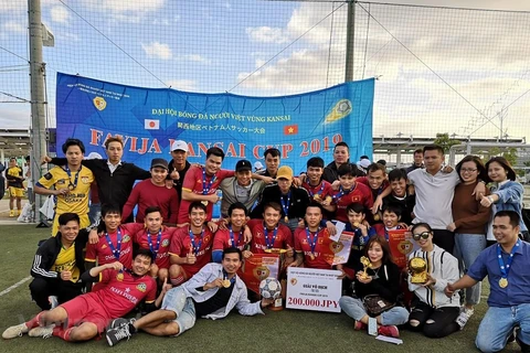 Participan casi mil vietnamitas en campeonato regional de fútbol en Japón