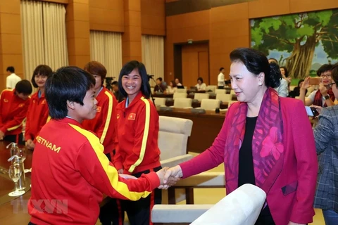 Honra presidenta del Parlamento de Vietnam a selección nacional de fútbol femenino