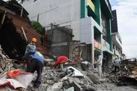 Muere un niño tras terremoto en Filipinas