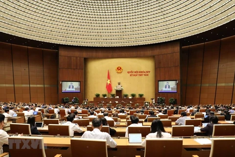 Prosiguen debates en Parlamento de Vietnam sobre proyectos de enmiendas legislativas