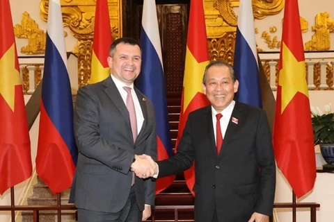 El viceprimer ministro permanente de Vietnam, Truong Hoa Binh, y su homólogo ruso, Maxim Akimov