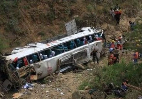 Mueren al menos 16 personas tras accidente de tránsito en Myanmar