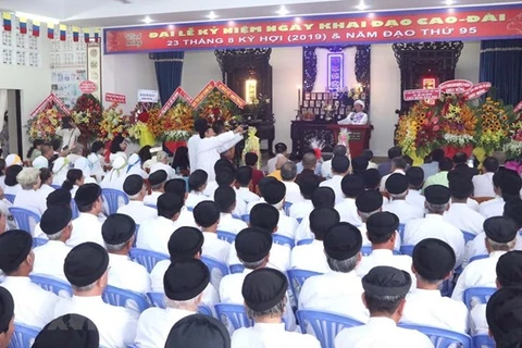 Envía dirigente vietnamita felicitaciones por 93 aniversario de la fundación de la religión de Cao Dai