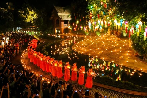 Prohíben en Tailandia los fuegos artificiales durante festival Loy Krathong