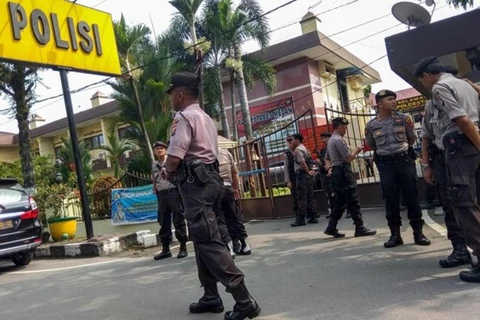 Realizan atentado suicida contra sede policial en Indonesia