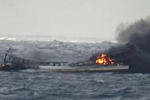 Acelera Corea del Sur rescate por incendio de barco con vietnamitas a bordo