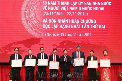 Honran a Comité Estatal de labores relativas a vietnamitas residentes en ultramar