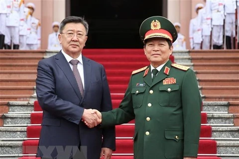 Estrechan Vietnam y Mongolia lazos en defensa