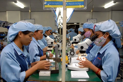 Crece producción industrial de Vietnam 9,3 por ciento en 11 meses 