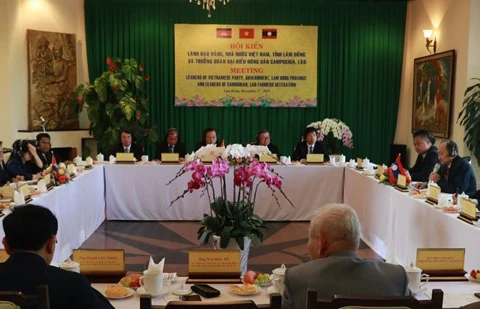 Valoran medidas para fortalecer los lazos entre agricultores de Vietnam, Laos y Camboya