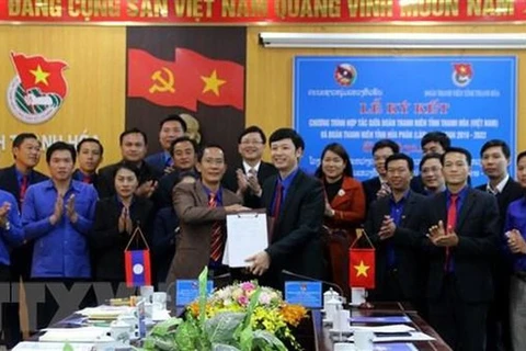 Estrechan cooperación entre uniones de jóvenes de Vietnam y Laos