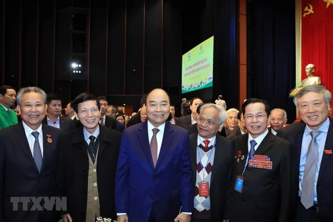 Premier de Vietnam destaca contribución de estudiantes sureños a construcción nacional