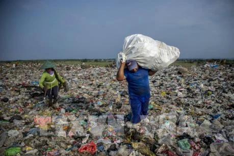 Tratan en Hanoi sobre la identificación de puntos calientes de contaminación plástica 