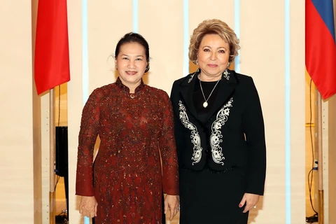 Debaten medidas para fortalecer los lazos parlamentarios entre Vietnam y Rusia