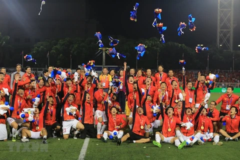 Felicita presidenta parlamentaria de Vietnam a delegación deportiva nacional en SEA Games 30